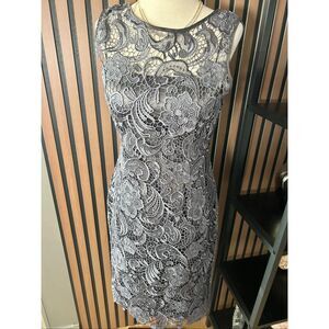 Andrianne Papell gray lacy dress short sleeveless size 4 wedding guest fancy